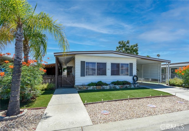 Detail Gallery Image 2 of 21 For 841 San Ynez Dr, Hemet,  CA 92543 - 2 Beds | 2 Baths