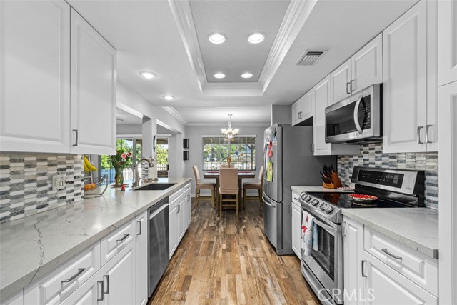 Detail Gallery Image 16 of 45 For 30698 Long Point, Canyon Lake,  CA 92587 - 3 Beds | 2 Baths