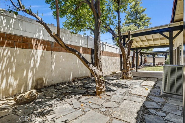 7836 Hanna Avenue, Canoga Park CA: https://media.crmls.org/medias/007e689a-b292-4351-b88e-7bdec3ff8acf.jpg