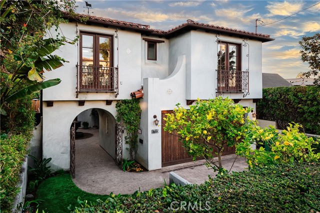 1725 Oak Avenue, Manhattan Beach, California 90266, 4 Bedrooms Bedrooms, ,4 BathroomsBathrooms,Residential,Sold,Oak,SB21251679