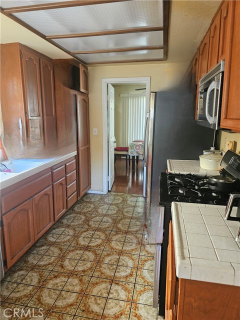 Detail Gallery Image 3 of 15 For 12 Crockett, Irvine,  CA 92620 - 5 Beds | 4/1 Baths
