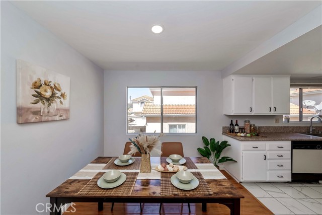 Detail Gallery Image 6 of 25 For 552 E Newmark Ave #C,  Monterey Park,  CA 91755 - 2 Beds | 2/1 Baths