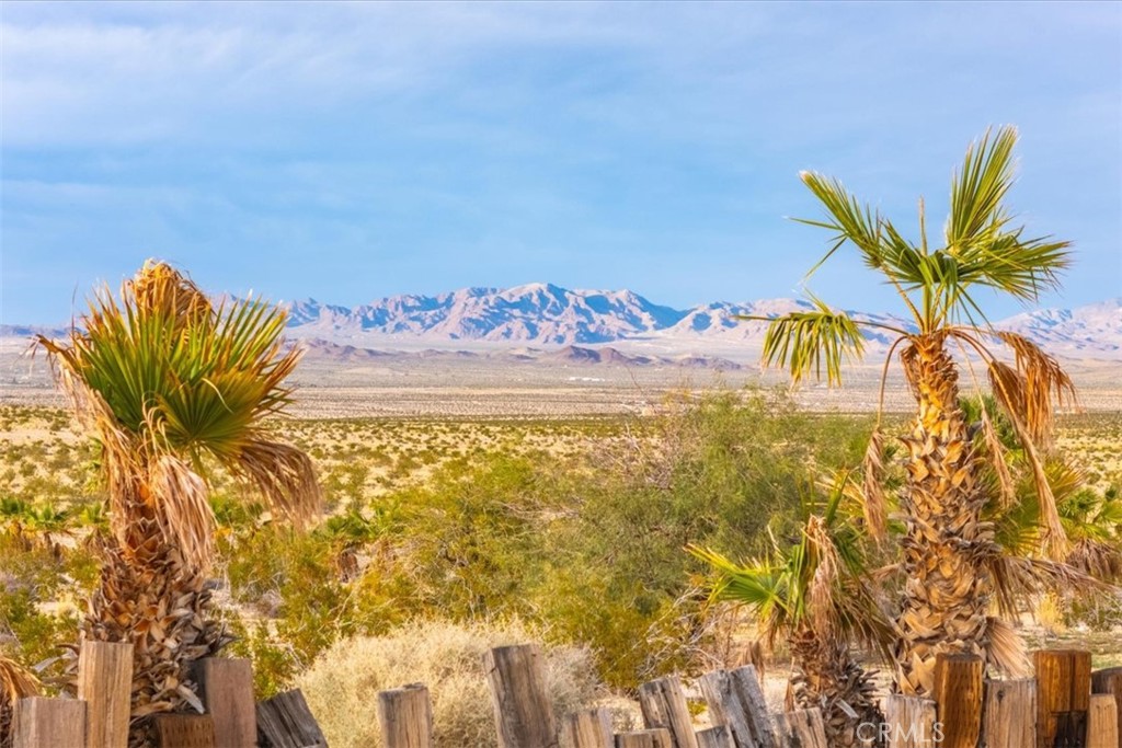 https://media.crmls.org/medias/008004bc-4c83-4e64-90b0-320d46d71a2a.jpg?preset=X-Large