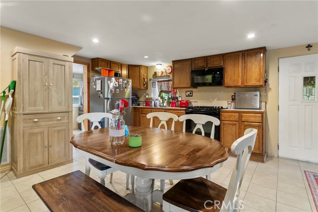 22864 Alder Lane, Crestline CA: https://media.crmls.org/medias/00802a50-ffa8-44f5-bad2-cb63e292a583.jpg