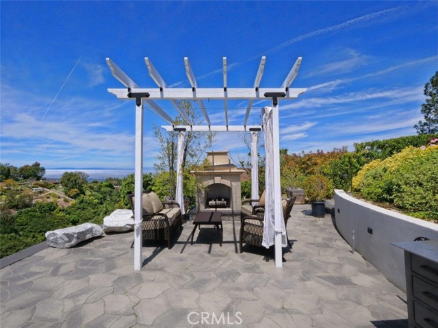2 El Concho Lane, Rolling Hills CA: https://media.crmls.org/medias/00806729-5bb7-4f9e-84d8-233ebbbbb7c9.jpg