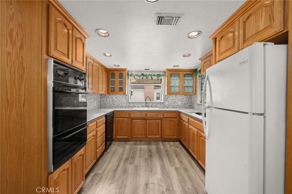 https://media.crmls.org/medias/0080d043-3955-4fcc-be45-4c705d6468ef.jpg?preset=X-Large
