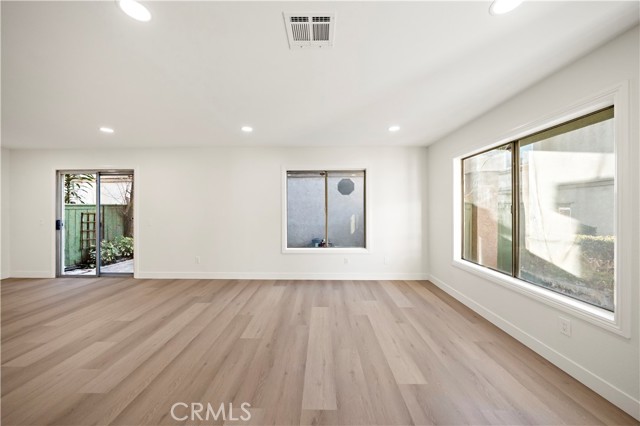 Detail Gallery Image 6 of 33 For 8362 Sunset Trail Pl #B,  Rancho Cucamonga,  CA 91730 - 3 Beds | 2/1 Baths