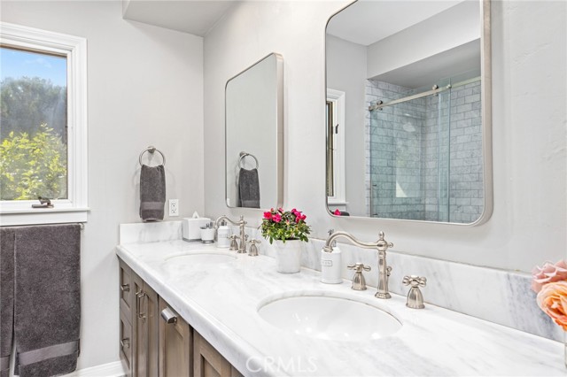 4 Golden Meadow Lane, Fallbrook CA: https://media.crmls.org/medias/00829cbc-c7d9-4d64-8546-7a4ce6c96abc.jpg