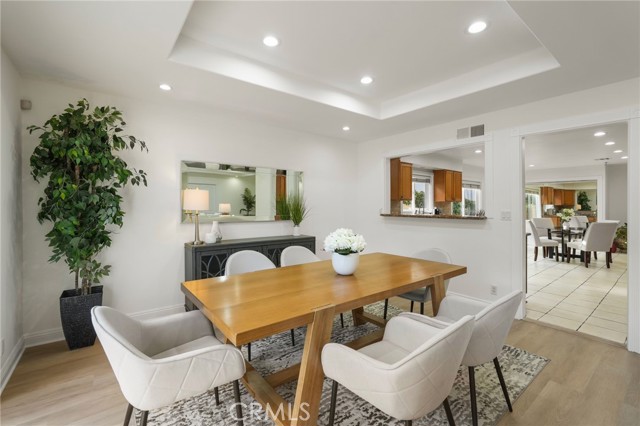 Detail Gallery Image 18 of 62 For 18760 Wells, Tarzana,  CA 91356 - 5 Beds | 4 Baths