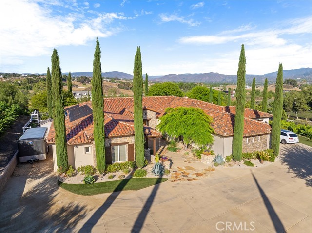 33260 Susan Grace Court, Temecula CA: https://media.crmls.org/medias/0082ff30-555a-439c-bf58-a3404e027d31.jpg