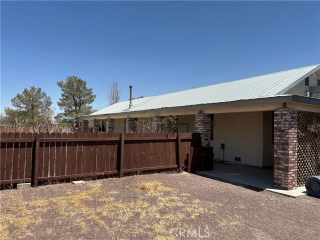 46363 Valley Center Road, Newberry Springs CA: https://media.crmls.org/medias/008395d6-950c-4604-bed1-f824e190d4b2.jpg