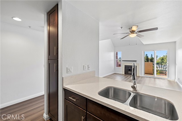 450 E 4th Street, Santa Ana CA: https://media.crmls.org/medias/00846032-c065-4575-be89-0cf640a40aab.jpg