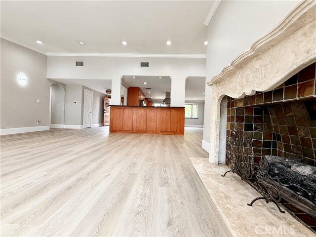 Detail Gallery Image 8 of 72 For 24204 Calvert, Woodland Hills,  CA 91367 - 6 Beds | 3 Baths