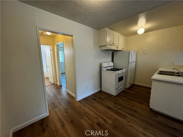 Detail Gallery Image 6 of 14 For 3920 Marathon St #4,  Los Angeles,  CA 90029 - 1 Beds | 1 Baths