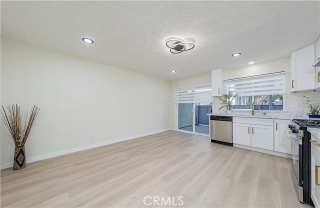 Detail Gallery Image 7 of 36 For 1250 S Brookhurst #1109,  Anaheim,  CA 92804 - 3 Beds | 2 Baths