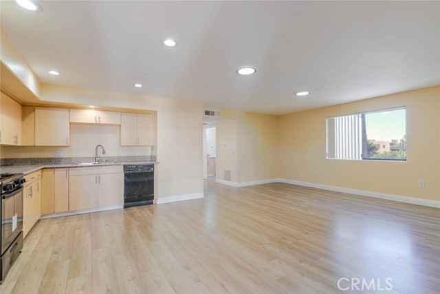 Detail Gallery Image 2 of 21 For 1466 Tamarind Ave #301,  Los Angeles,  CA 90028 - 2 Beds | 2 Baths