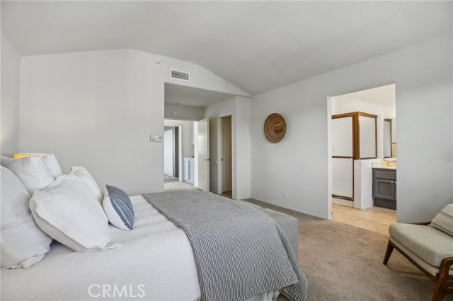 Detail Gallery Image 19 of 39 For 19130 Beachcrest Ln #E,  Huntington Beach,  CA 92646 - 3 Beds | 2/1 Baths