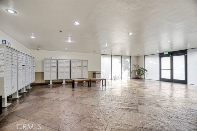 19350 Sherman Way, Reseda CA: https://media.crmls.org/medias/0086c4b7-f1aa-445a-8ce9-e96d0c287c2f.jpg