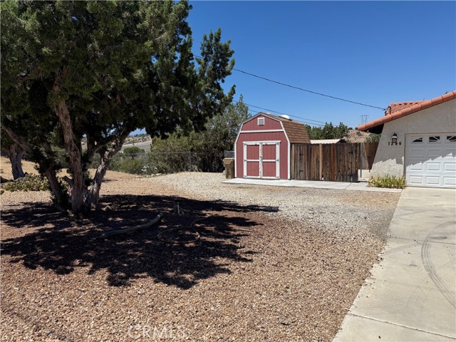 7390 Chase Avenue, Hesperia CA: https://media.crmls.org/medias/00871ad8-c8cd-413a-be60-07f6d6bd7c4c.jpg