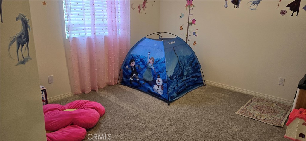 https://media.crmls.org/medias/00877cf8-3f8b-4b9a-87a3-78327cae48c9.jpg?preset=X-Large