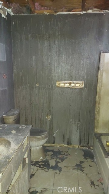 Detail Gallery Image 10 of 16 For 8920 Summerwood, Fontana,  CA 92335 - 3 Beds | 2/1 Baths