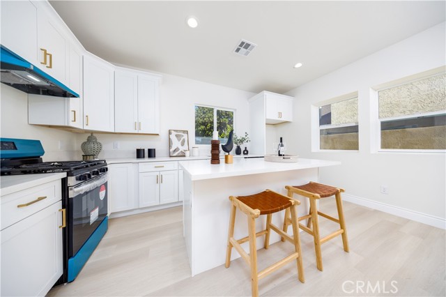 737 Lewis Street, Pomona CA: https://media.crmls.org/medias/0088a4e2-b58d-4985-b4fb-e8630d37bf50.jpg