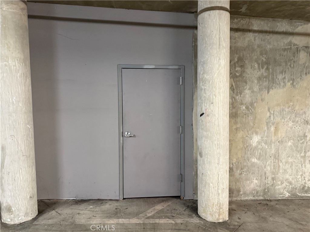 https://media.crmls.org/medias/0089599f-1965-4e11-ba55-e715716b99b8.jpg?preset=X-Large