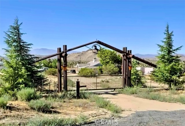 16606 E Avenue J, Lancaster CA: https://media.crmls.org/medias/008ae68e-250b-4eb3-902b-6059ac88e103.jpg