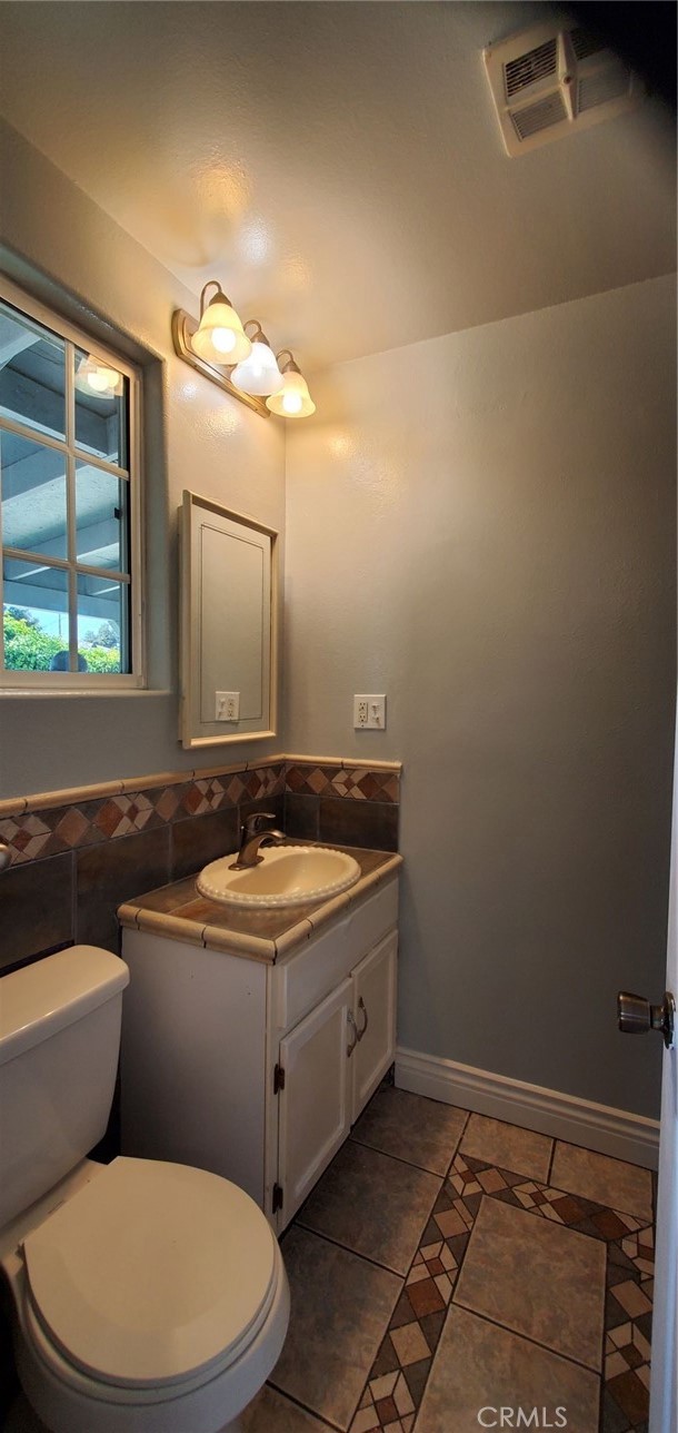 Detail Gallery Image 15 of 27 For 321 Glenwood Ave, Ventura,  CA 93003 - 4 Beds | 2 Baths