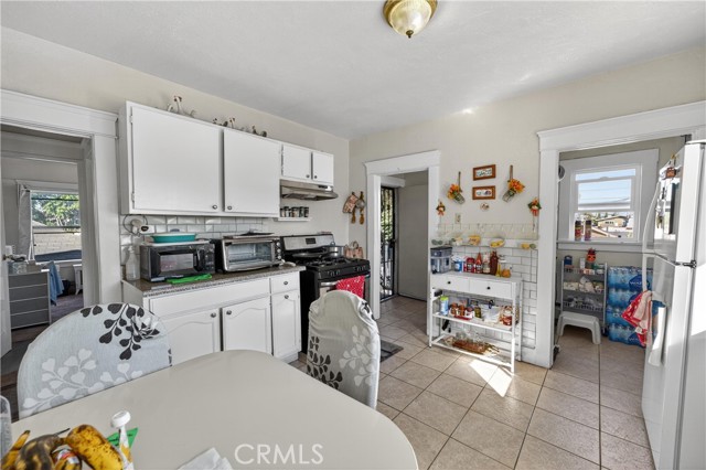 Detail Gallery Image 17 of 25 For 323 W 60th, Los Angeles,  CA 90003 - – Beds | – Baths