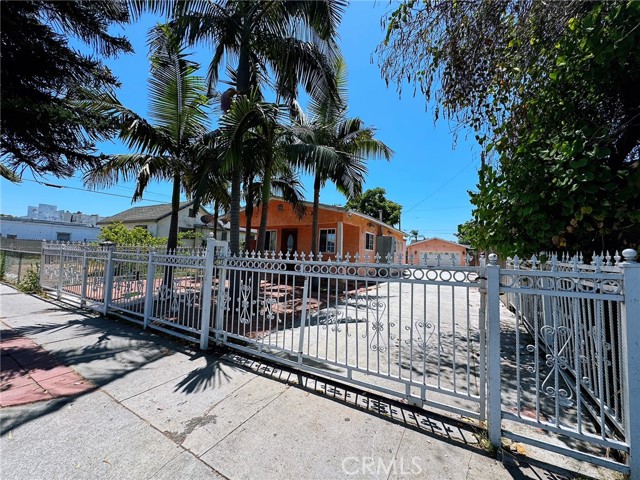 1442 E 76TH Place, Los Angeles CA: https://media.crmls.org/medias/008be56e-11e2-49fb-808b-345922c061b7.jpg