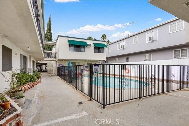 1234 N Laurel Avenue, West Hollywood CA: https://media.crmls.org/medias/008dd686-b996-4744-a9dd-a01759545eae.jpg