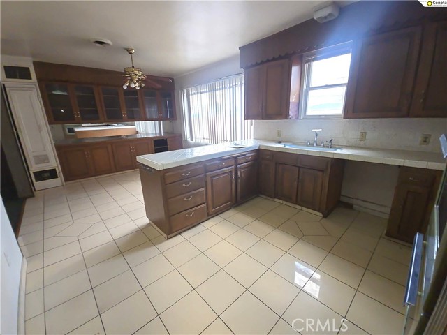 Detail Gallery Image 10 of 27 For 3581 E Alta, Fresno,  CA 93702 - 3 Beds | 2 Baths