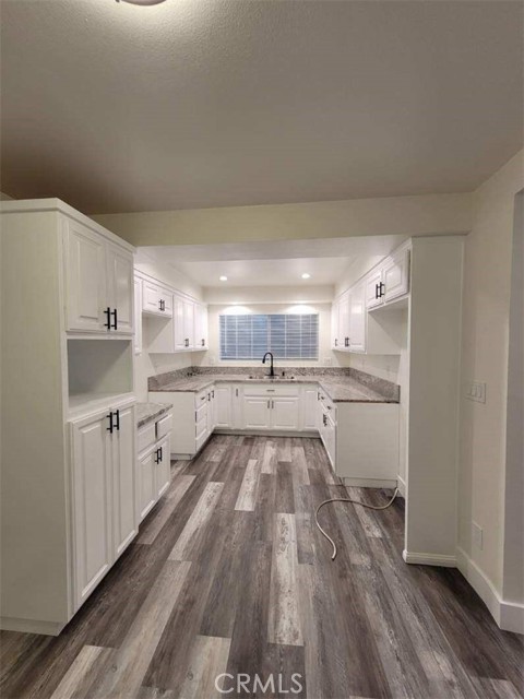 Detail Gallery Image 5 of 18 For 402 E Glendale Dr, Orange,  CA 92865 - 6 Beds | 4 Baths
