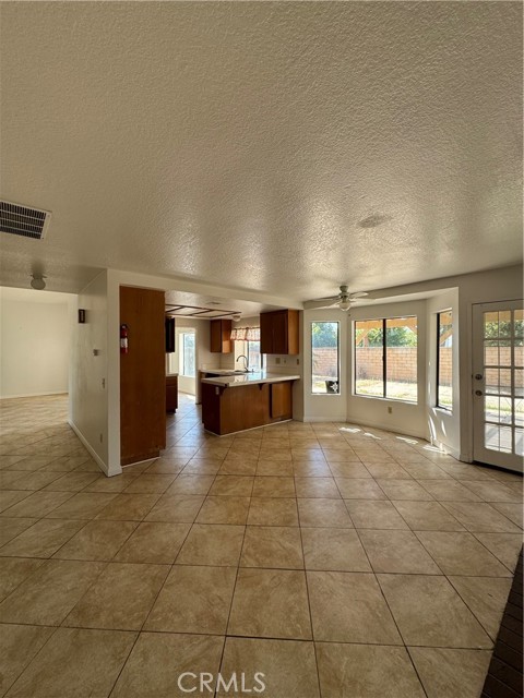 Detail Gallery Image 5 of 12 For 24341 Carman Ln, Moreno Valley,  CA 92551 - 3 Beds | 2/1 Baths