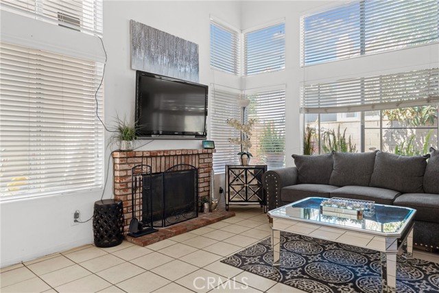 6043 Miles Avenue, Huntington Park CA: https://media.crmls.org/medias/008f11ad-2533-4587-978c-56ba612a363c.jpg