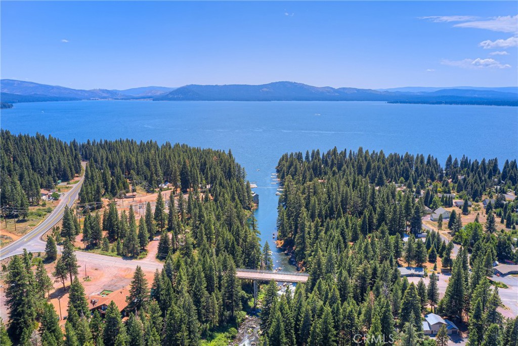 https://media.crmls.org/medias/00901ed2-747e-4595-8bbf-cda5a377f581.jpg?preset=X-Large