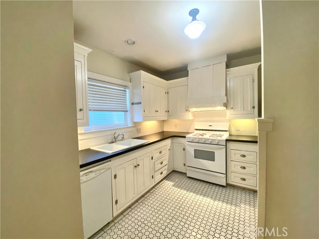 Detail Gallery Image 13 of 31 For 2433 Castro Way, Sacramento,  CA 95818 - 2 Beds | 2 Baths
