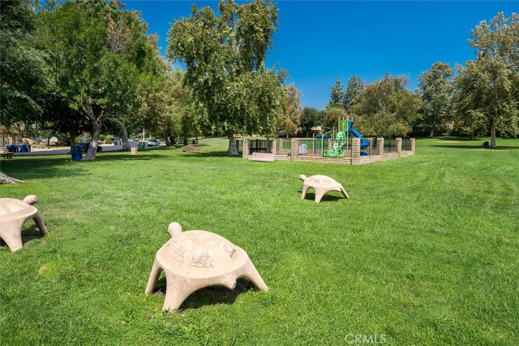 https://media.crmls.org/medias/009079f5-7dcf-4f41-b0cc-28e7ec48aa75.jpg?preset=X-Large