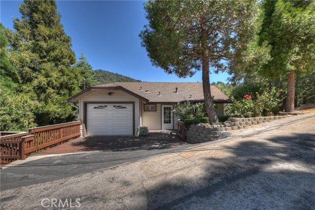 489 Dorn Drive, Crestline CA: https://media.crmls.org/medias/0090e2c8-e20f-4b02-b232-cba3d702533a.jpg