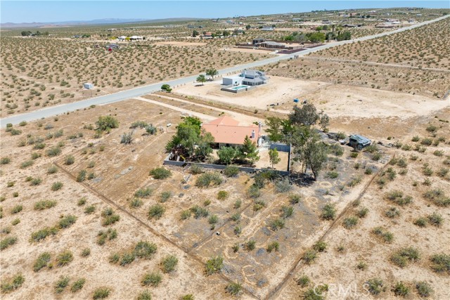 17157 Hacienda Boulevard, California City CA: https://media.crmls.org/medias/00914994-6aab-4061-88df-6aa11b06deec.jpg