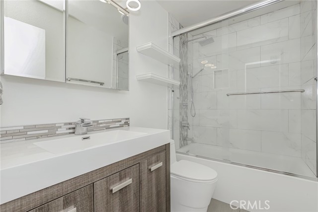 Detail Gallery Image 6 of 16 For 5055 Coldwater Canyon Ave #110,  Sherman Oaks,  CA 91423 - 2 Beds | 2 Baths