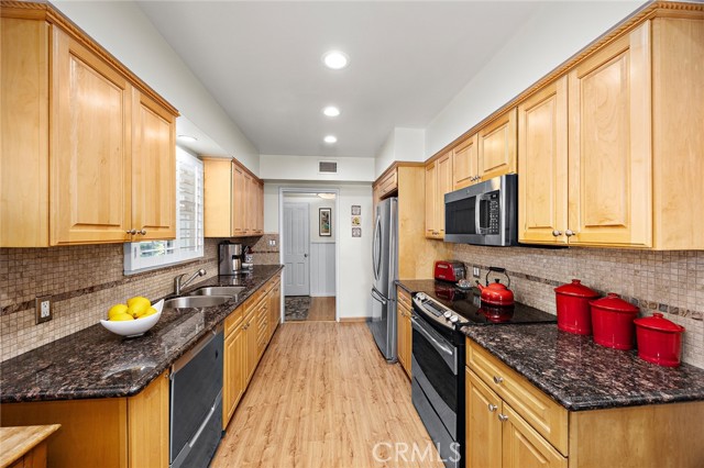 Detail Gallery Image 9 of 37 For 884 E Whitcomb Ave, Glendora,  CA 91741 - 3 Beds | 2 Baths