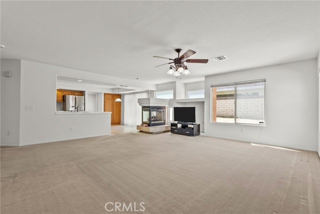Detail Gallery Image 5 of 39 For 5564 Capri Ct, Palmdale,  CA 93552 - 6 Beds | 3 Baths