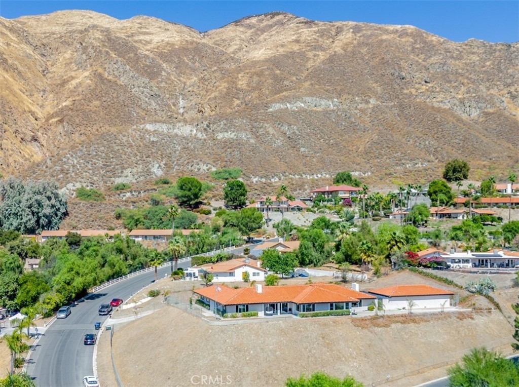 https://media.crmls.org/medias/0093bfcd-1af0-404e-9f26-05048e3ea9b3.jpg?preset=X-Large