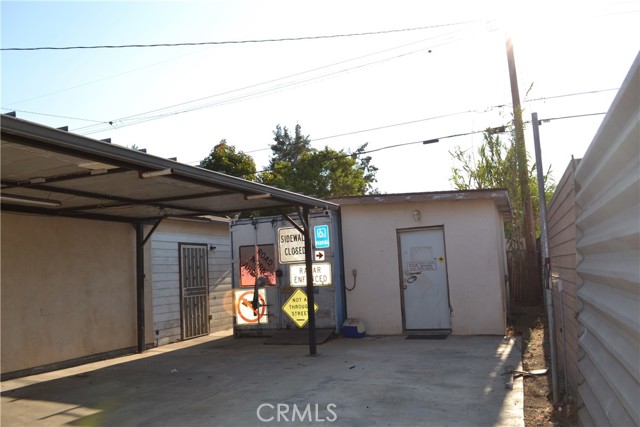 2121 N Pass Avenue, Burbank CA: https://media.crmls.org/medias/00947549-b250-456a-a59c-db75e9000ff3.jpg