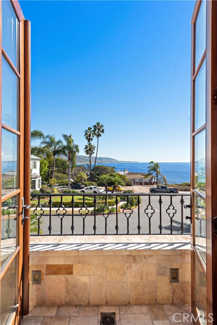 Detail Gallery Image 21 of 71 For 177 Crescent Bay Dr, Laguna Beach,  CA 92651 - 4 Beds | 4/2 Baths