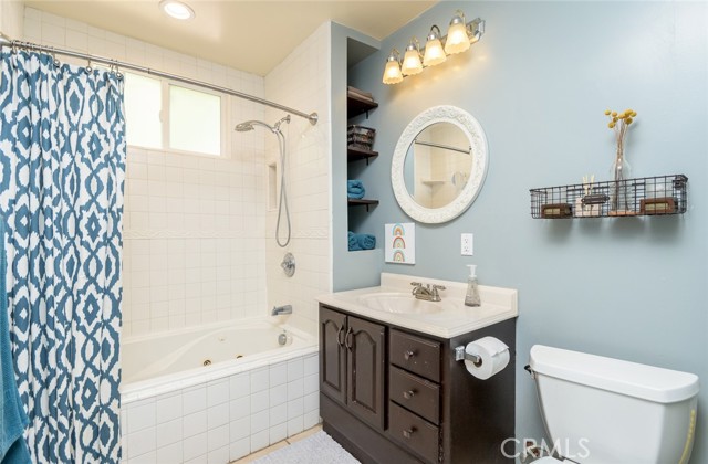 Detail Gallery Image 27 of 58 For 3932 Los Olivos Ln, La Crescenta,  CA 91214 - 4 Beds | 2 Baths