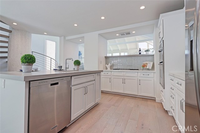 324 Bayview Drive, Hermosa Beach, California 90254, 3 Bedrooms Bedrooms, ,3 BathroomsBathrooms,Residential,Sold,Bayview,SB17236380