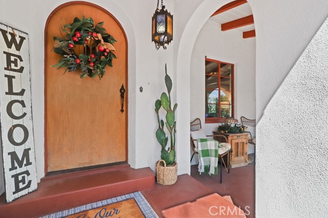 Detail Gallery Image 2 of 69 For 1804 Valle Vista, Redlands,  CA 92373 - 6 Beds | 4/1 Baths